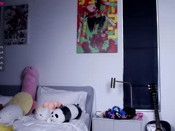 girl
        madnessalise cam image #970252