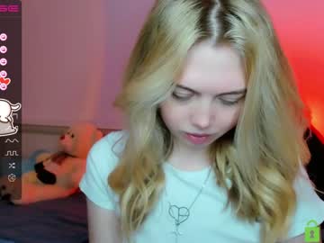 girl
        small_blondee cam image #847947