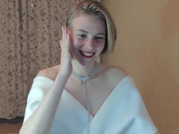 girl
        mira_fox_ cam image #2074415