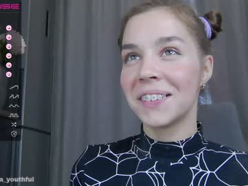 girl
        monika_youthfull cam image #2108894