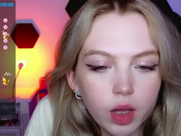 girl
        small_blondee cam image #1791791