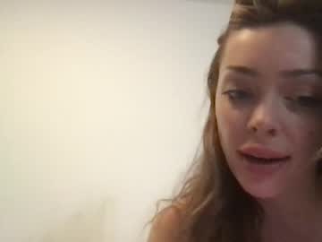 girl
        shayisla cam image #540107