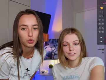 girl
        look_at_show cam image #2215715