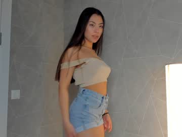 girl
        amely_moore cam image #1374647