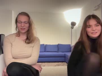 girl
        lillybambus cam image #2799533