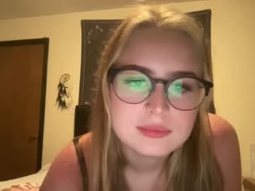 girl
        sarahmartin420 cam image #1853255