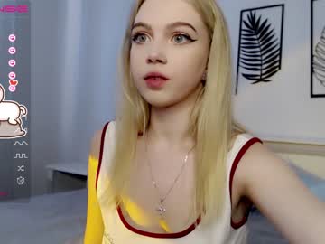 girl
        small_blondee cam image #748822