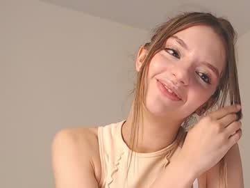 girl
        lesi_moon cam image #2163796