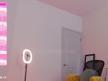 girl
        petitebrat cam image #1758539
