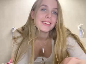 girl
        gosssip cam image #543739