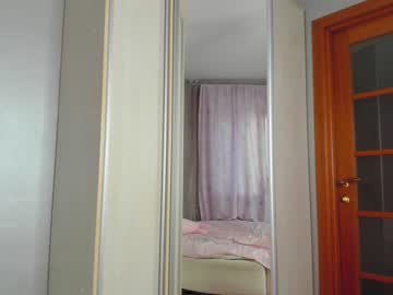 girl
        _mito_69 cam image #1027661