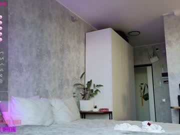 girl
        nika_lodge cam image #2173150