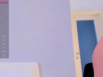 girl
        kittycaitlin cam image #1258645