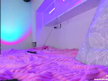 girl
        honey_pinkgreen cam image #1771760