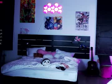 girl
        madnessalise cam image #1701477