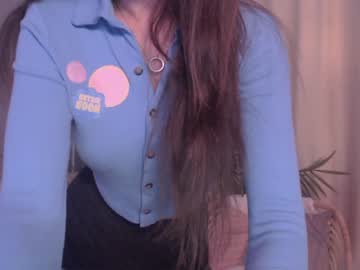 girl
        sarasuo cam image #2451686
