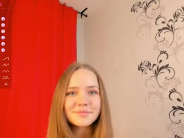 girl
        mila_milka_ cam image #2332195
