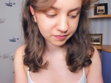 girl
        your_friendd cam image #2244137