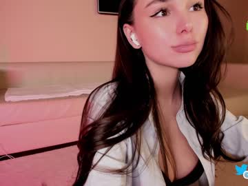 girl
        hollyextra cam image #3093412