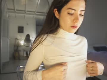 girl
        soifiee cam image #1895502