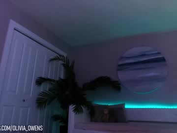 girl
        oliviaowens cam image #1394761