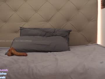 girl
        bunnyblondy cam image #2042363