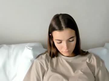 girl
        elizabethabigail cam image #101647