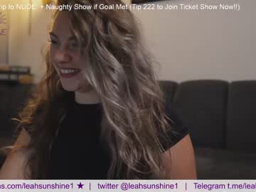 girl
        leahsunshine cam image #1013297