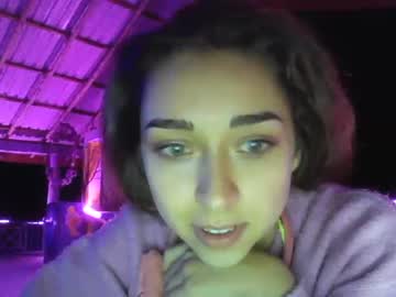 girl
        pink_veil cam image #1837354