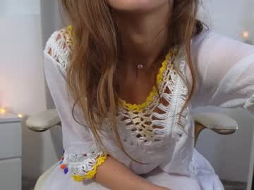 girl
        eli_sun cam image #1805370