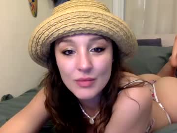 girl
        rosehiptea cam image #1615590