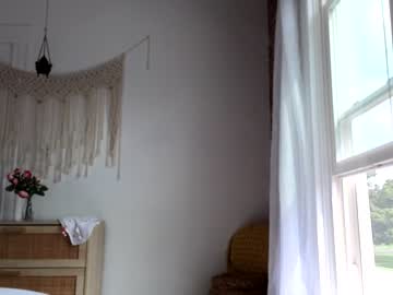girl
        littlegreekflower cam image #2232075