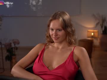 girl
        chillwithkira cam image #1872739