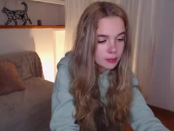 girl
        little_kittty_ cam image #1491980