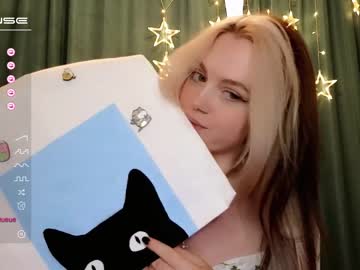 girl
        small_blondee cam image #2107393