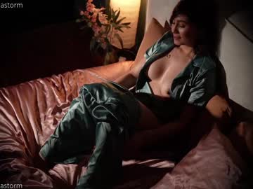 girl
        alejastorm cam image #1667809