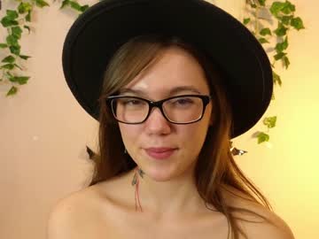 girl
        teresabriggs cam image #2773546
