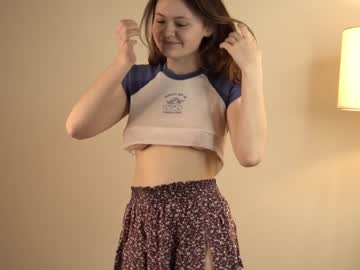 girl
        winniewest_ cam image #1417585