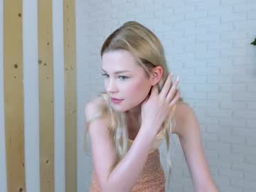 girl
        mrsbubbles cam image #2043205