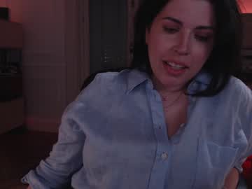 girl
        mila_ cam image #1762349