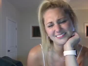 girl
        piercedgamer cam image #1890333