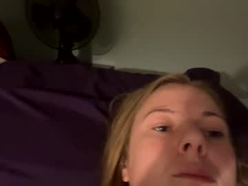 girl
        biigbb cam image #227503