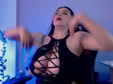 girl
        charlotte114 cam image #2377520
