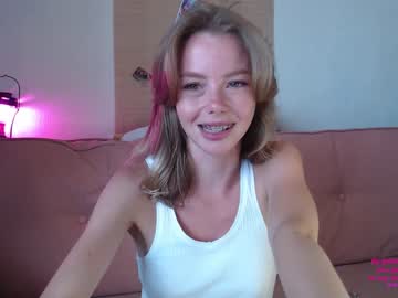 girl
        elli_harmon cam image #2151108