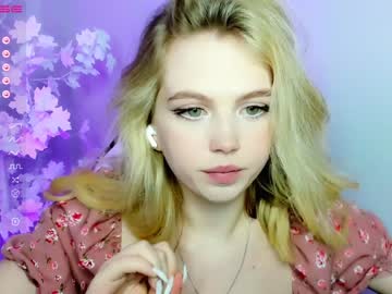 girl
        small_blondee cam image #901652