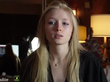 girl
        bestblondiiecb cam image #3222772