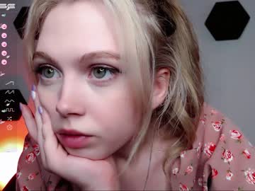 girl
        small_blondee cam image #1213401