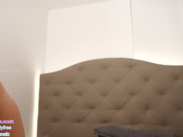 girl
        bunnyblondy cam image #1827407
