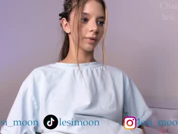 girl
        lesi_moon cam image #3437544