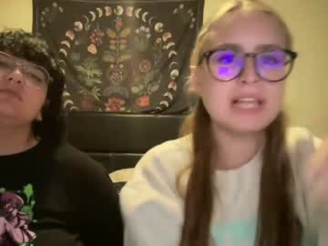 girl
        sarahmartin420 cam image #1882906